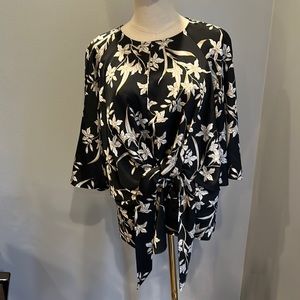 Vince Camuto Floral Blouse size Large
